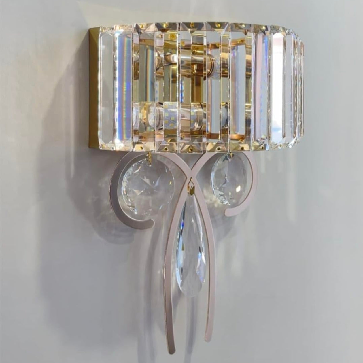 STODE® Antique Brass Bow-Shaped Crystal Wall Lamp – Vintage Sconce Fixture | Warm White Lighting for Living Room & Bedroom